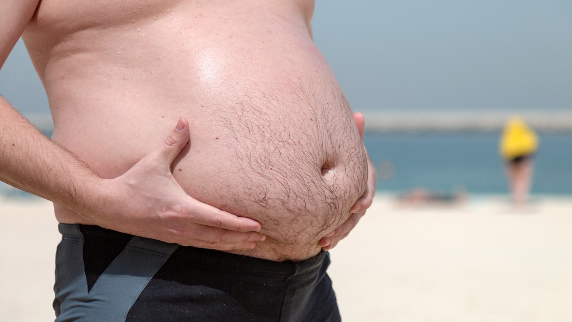 Hombre con barriga grande